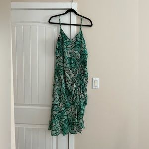 Lulu’s NWT Green Leaf Print Ruffled Maxi Dress